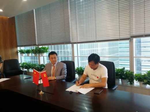 香港法治报与北京中银律师事务所签署战略合作协议