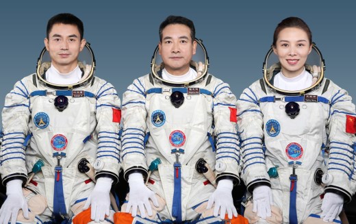 翟志刚、王亚平、叶光富3名航天员将执行神舟十三号载人飞行任务