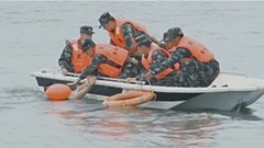 武警水上应急救援训练 各种队形沉稳应对